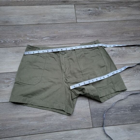 Gap size 8 summer shorts olive green khaki - Picture 2 of 9